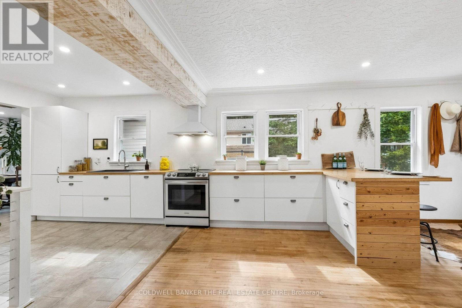 37 Fifth Avenue, Cambridge, ON - Indoor Photo Showing Kitchen