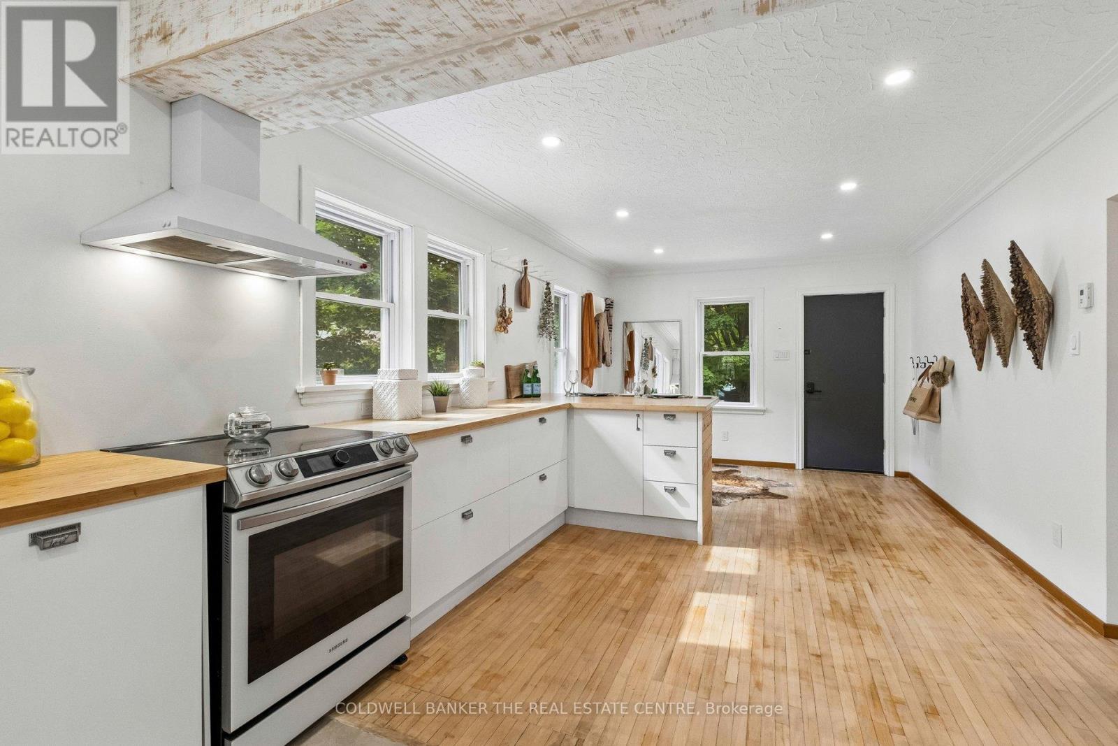 37 Fifth Avenue, Cambridge, ON - Indoor Photo Showing Kitchen
