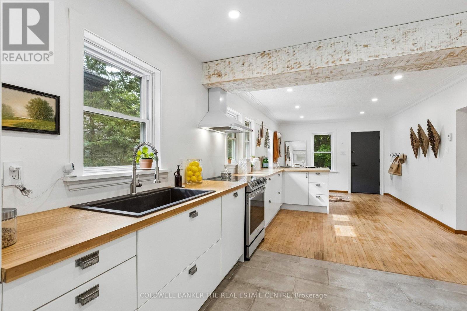 37 Fifth Avenue, Cambridge, ON - Indoor Photo Showing Kitchen