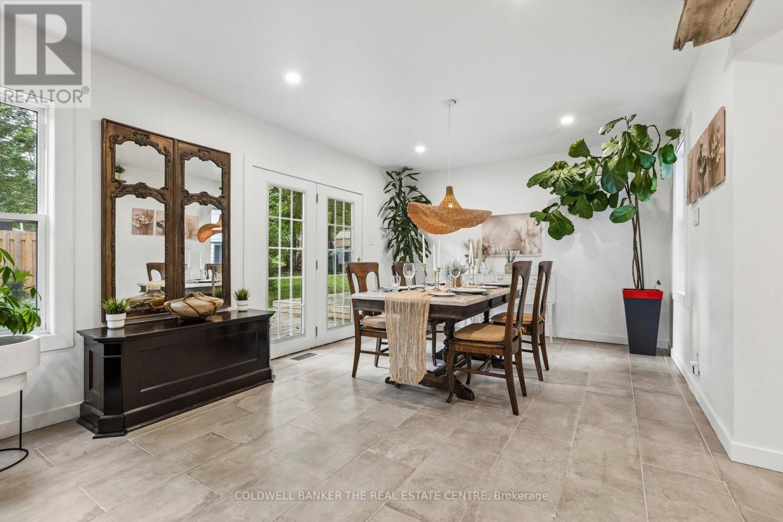 37 Fifth Avenue, Cambridge, ON - Indoor Photo Showing Dining Room