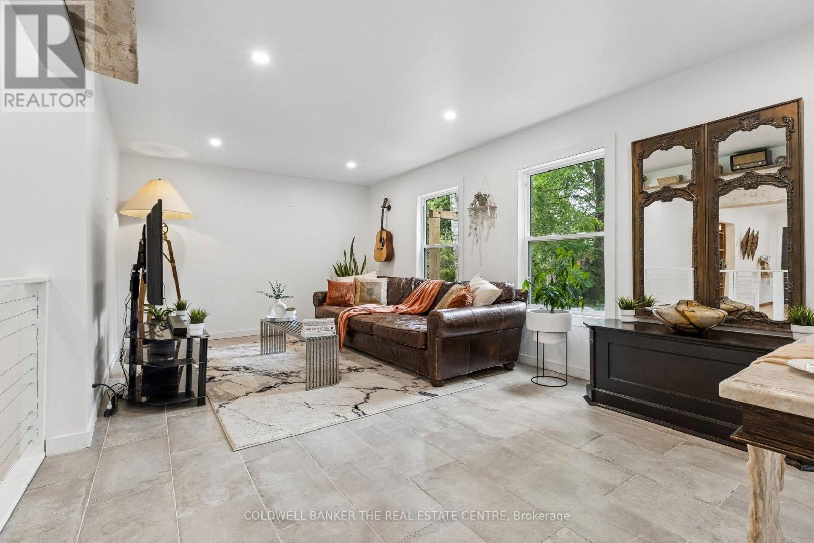 37 Fifth Avenue, Cambridge, ON - Indoor