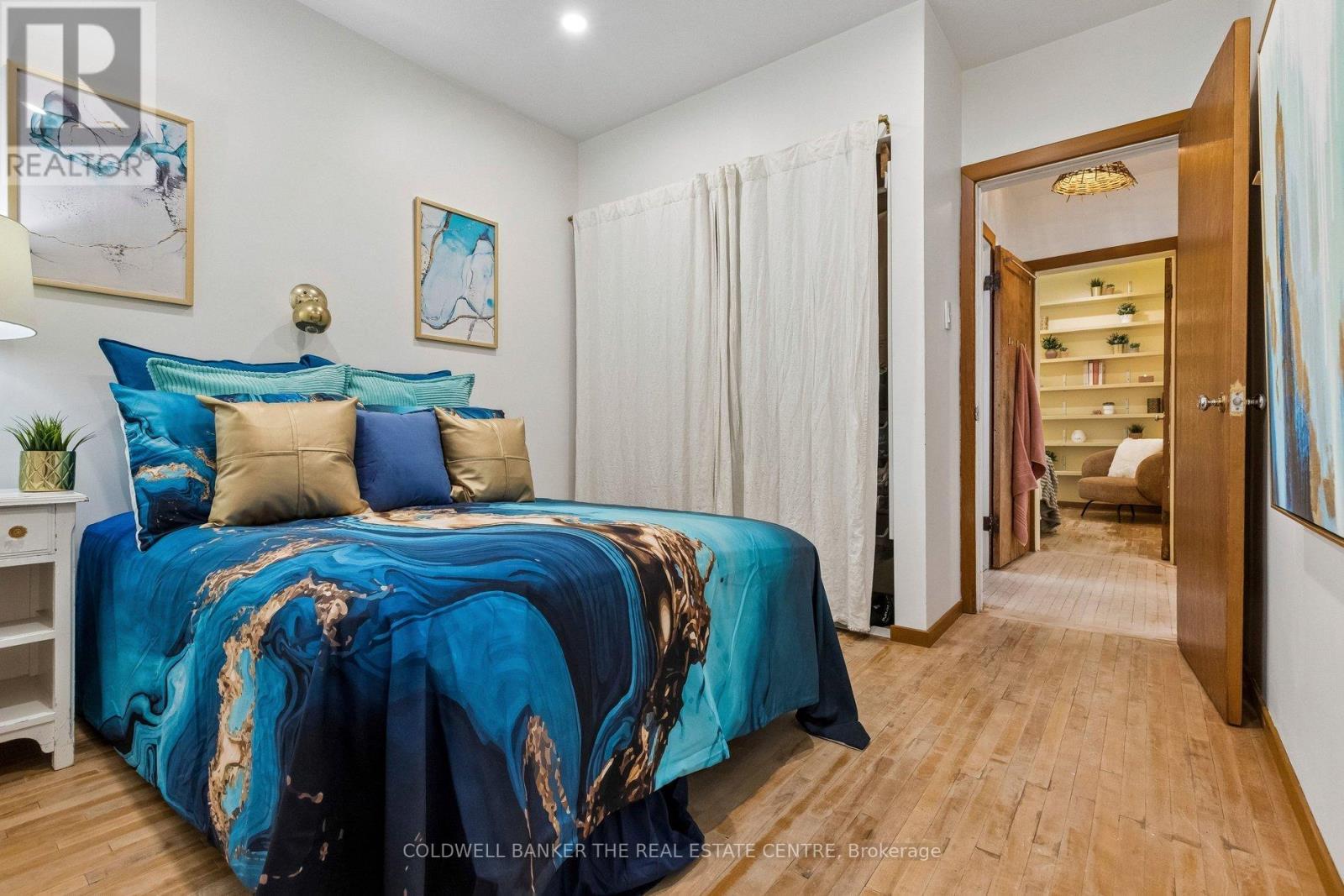 37 Fifth Avenue, Cambridge, ON - Indoor Photo Showing Bedroom