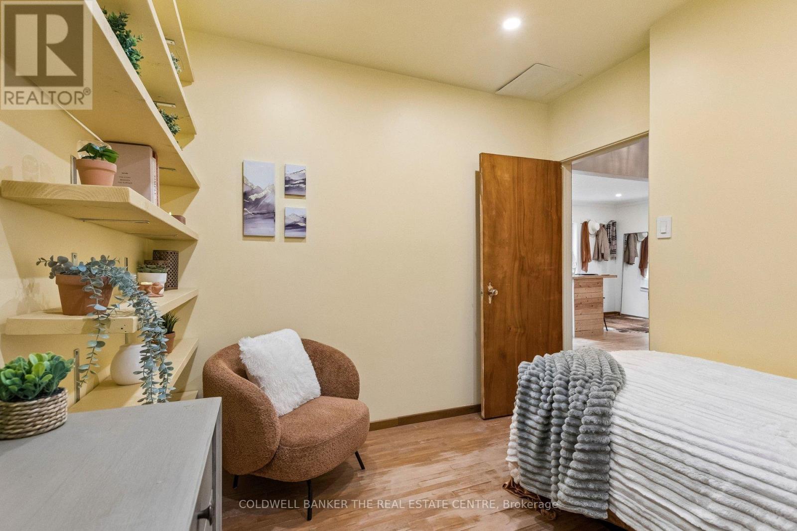 37 Fifth Avenue, Cambridge, ON - Indoor Photo Showing Bedroom