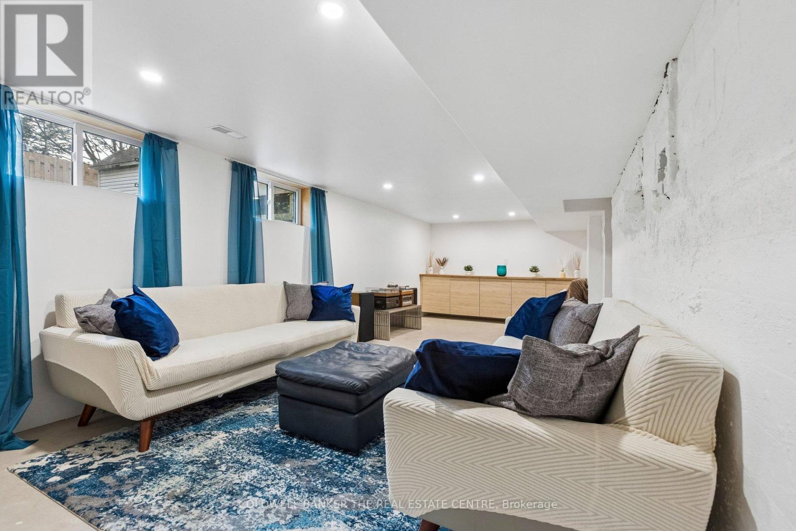 37 Fifth Avenue, Cambridge, ON - Indoor Photo Showing Living Room