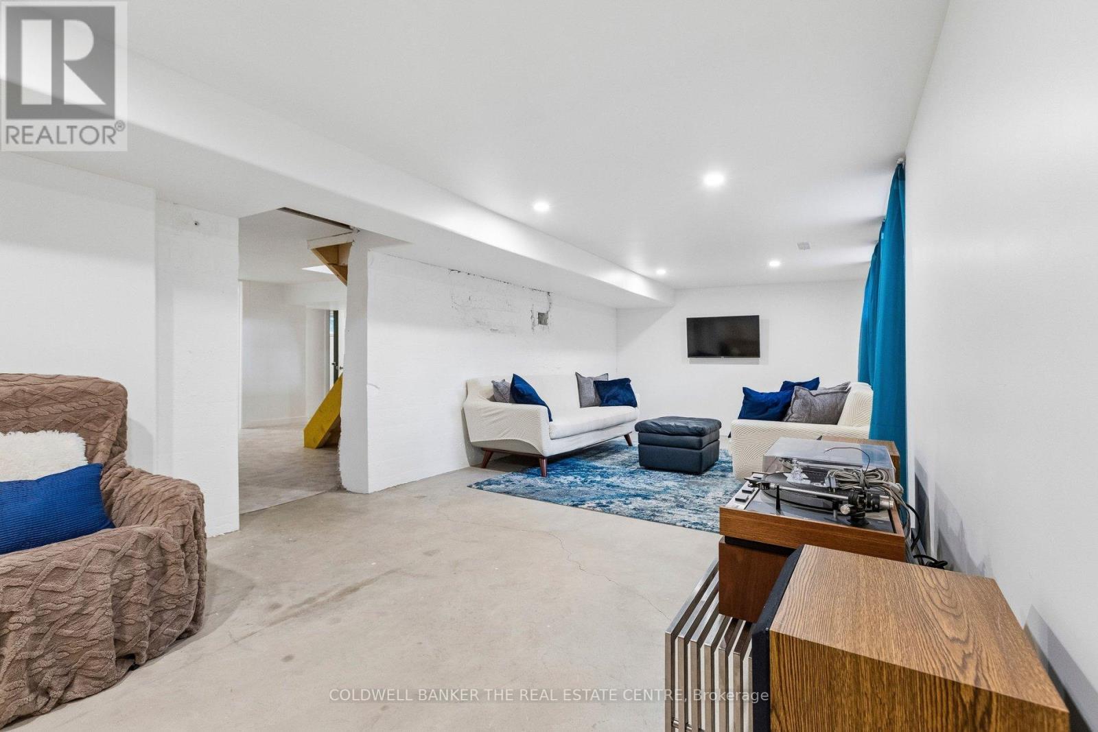 37 Fifth Avenue, Cambridge, ON - Indoor