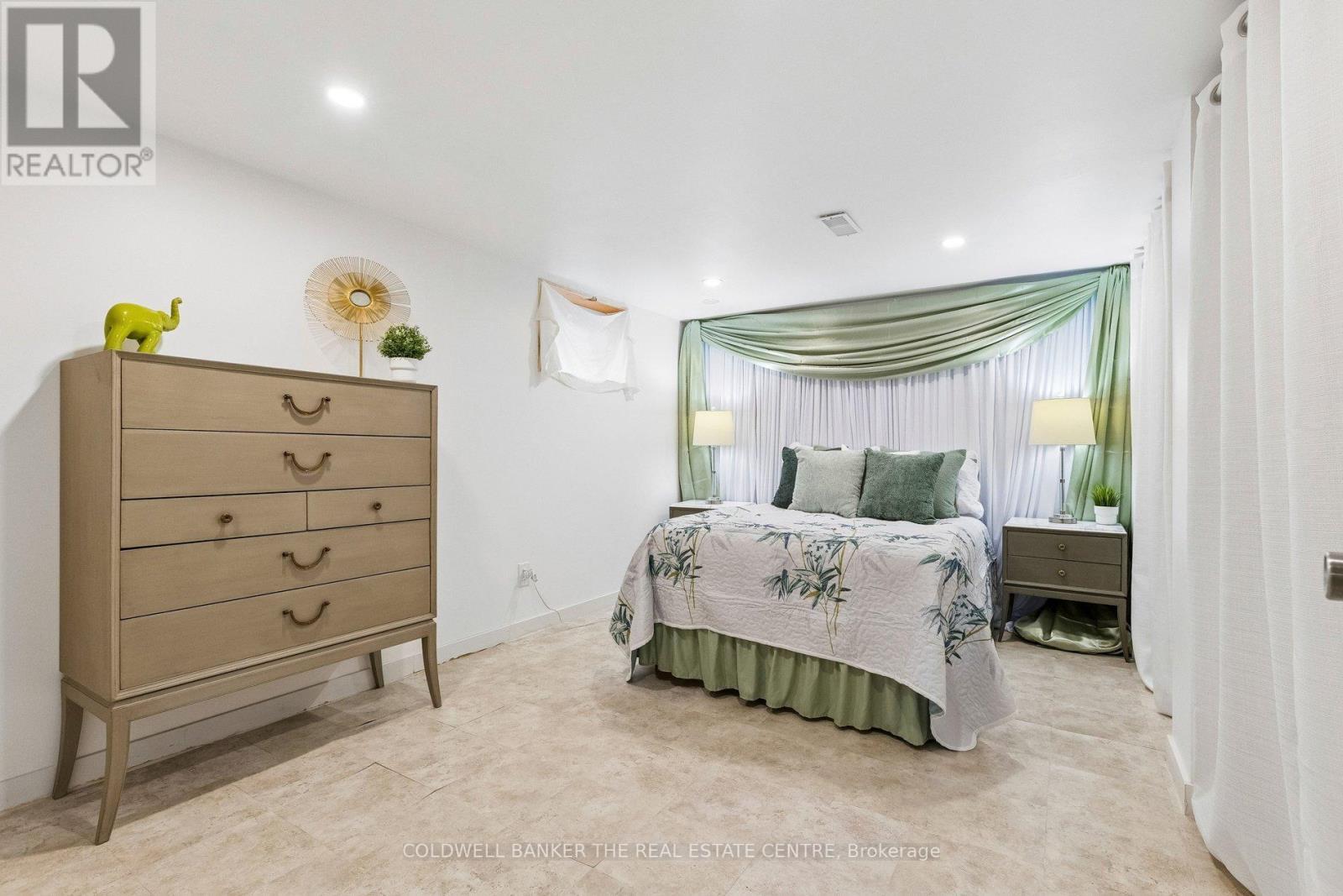 37 Fifth Avenue, Cambridge, ON - Indoor Photo Showing Bedroom