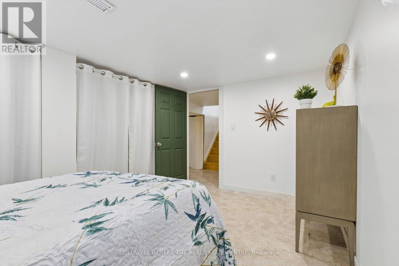 37 Fifth Avenue, Cambridge, ON - Indoor Photo Showing Bedroom