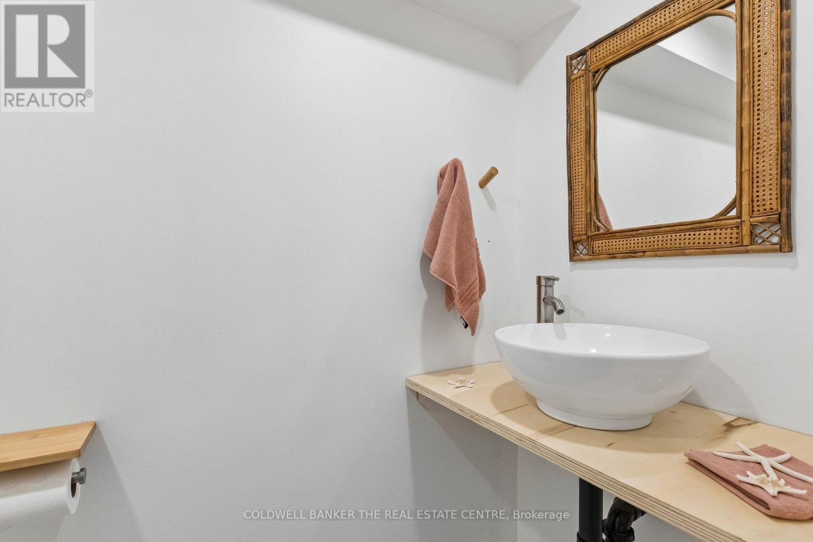 37 Fifth Avenue, Cambridge, ON - Indoor Photo Showing Bathroom