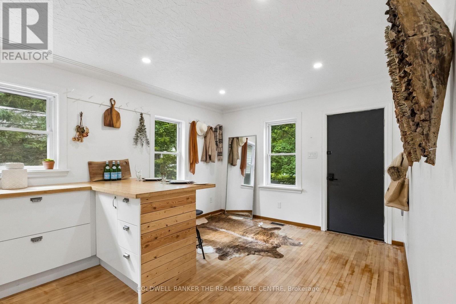 37 Fifth Avenue, Cambridge, ON - Indoor Photo Showing Kitchen