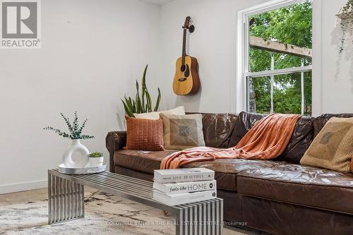 37 Fifth Avenue, Cambridge, ON - Indoor