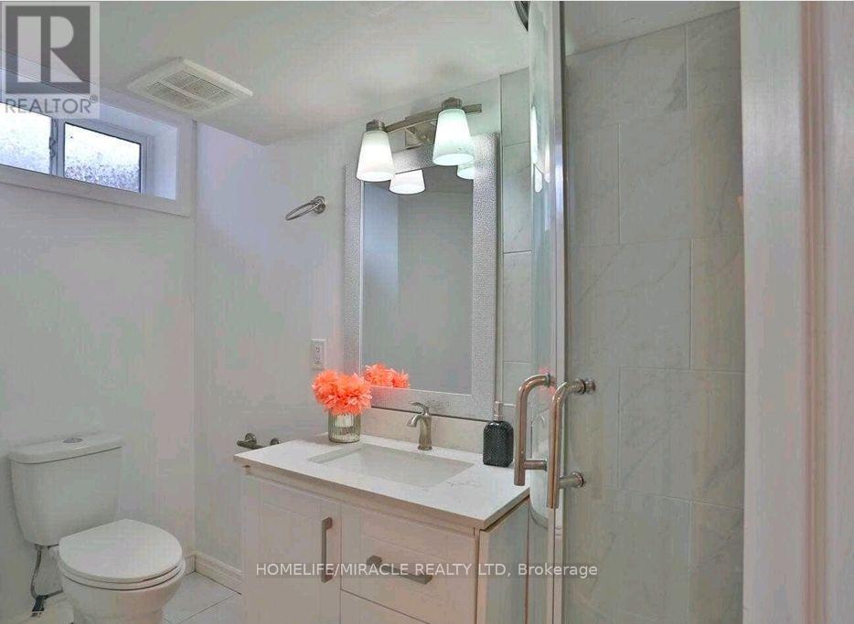 38 - 32 Mowat Boulevard, Kitchener, ON - Indoor Photo Showing Bathroom