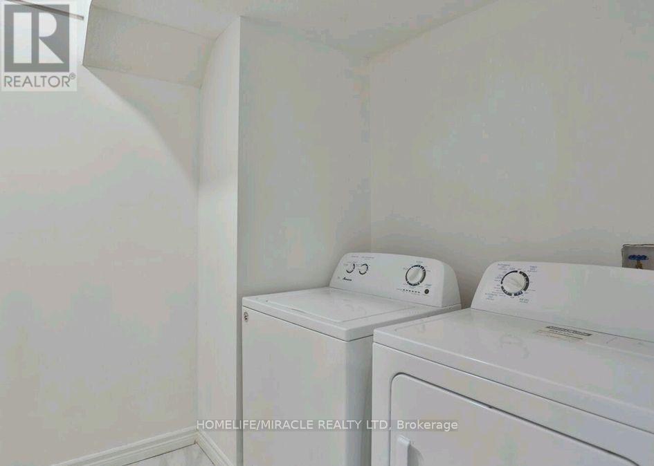 38 - 32 Mowat Boulevard, Kitchener, ON - Indoor Photo Showing Laundry Room