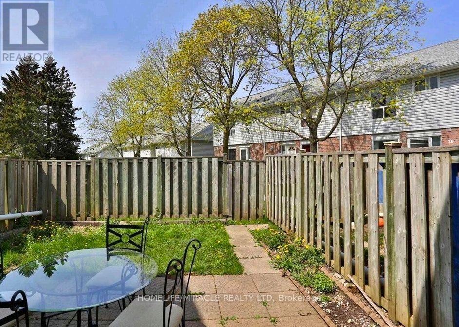 38 - 32 Mowat Boulevard, Kitchener, ON - Outdoor