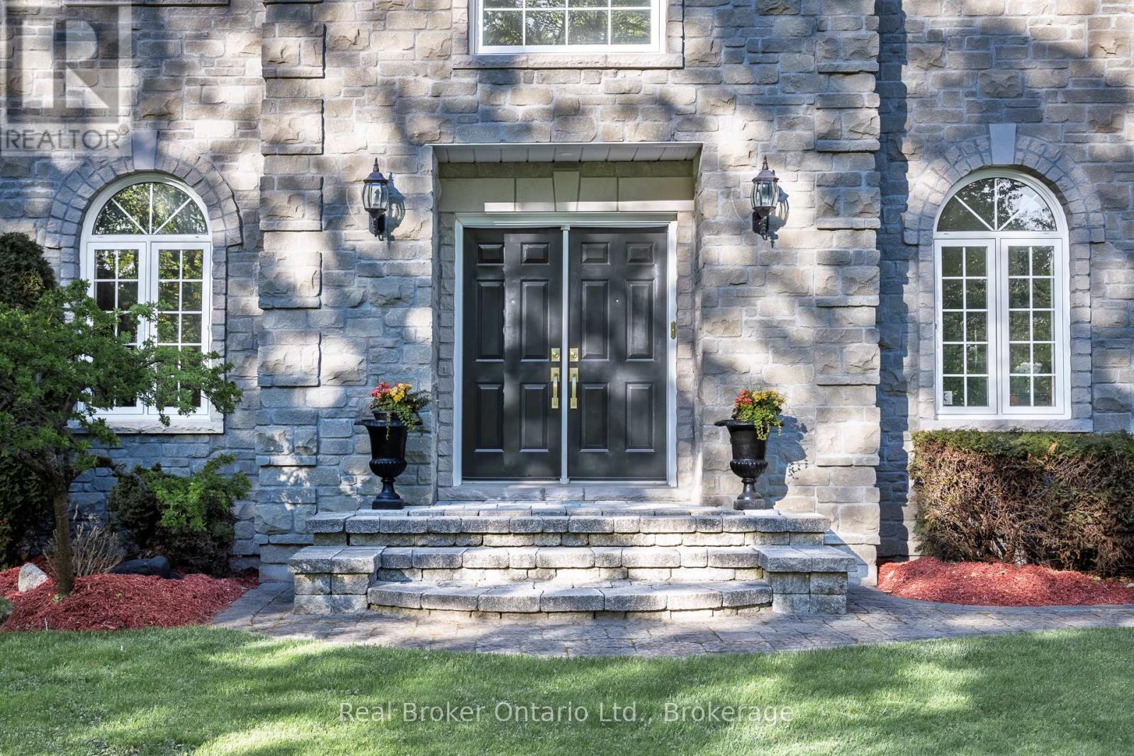 9 Paige Court, Hamilton Township, ON - Outdoor
