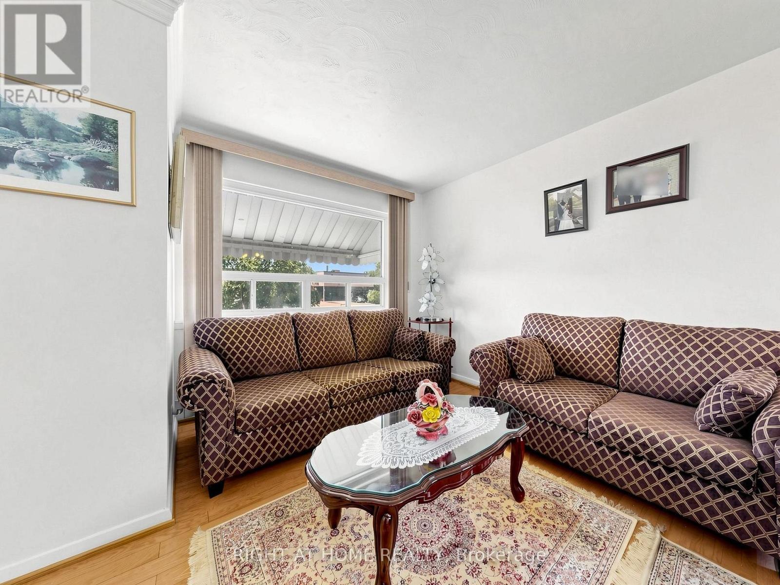 771 Birchmount Road, Toronto, ON - Indoor Photo Showing Living Room