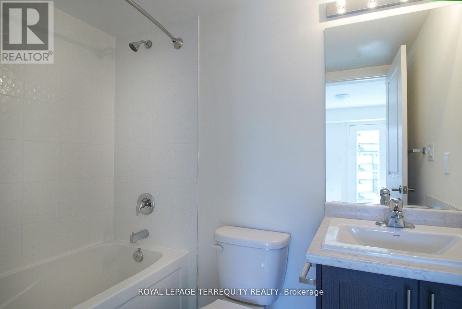 8D Lookout Drive, Clarington, ON - Indoor Photo Showing Bathroom