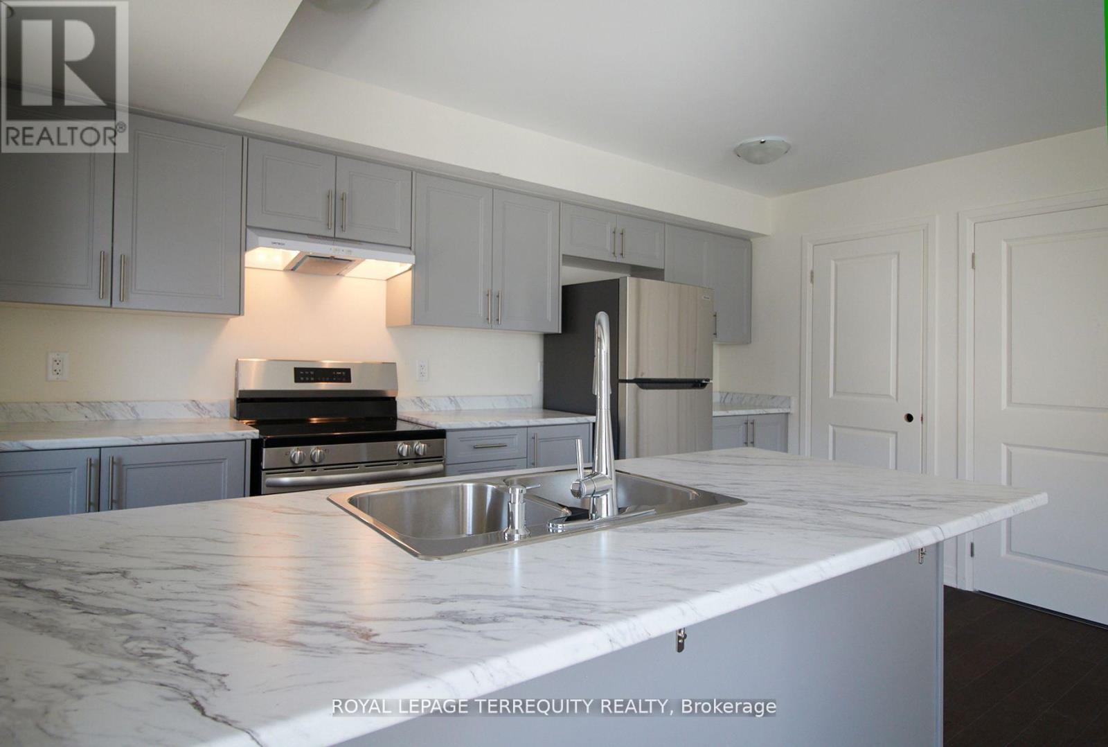 8D Lookout Drive, Clarington, ON - Indoor Photo Showing Kitchen With Double Sink