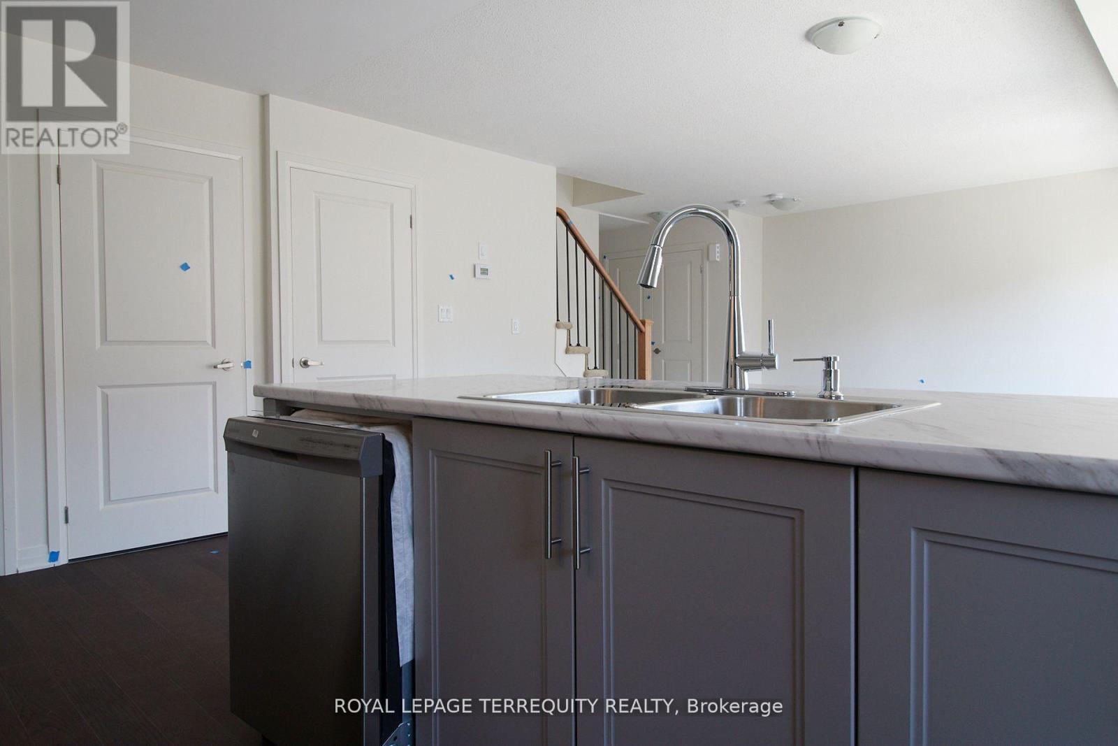 8D Lookout Drive, Clarington, ON - Indoor Photo Showing Kitchen With Double Sink