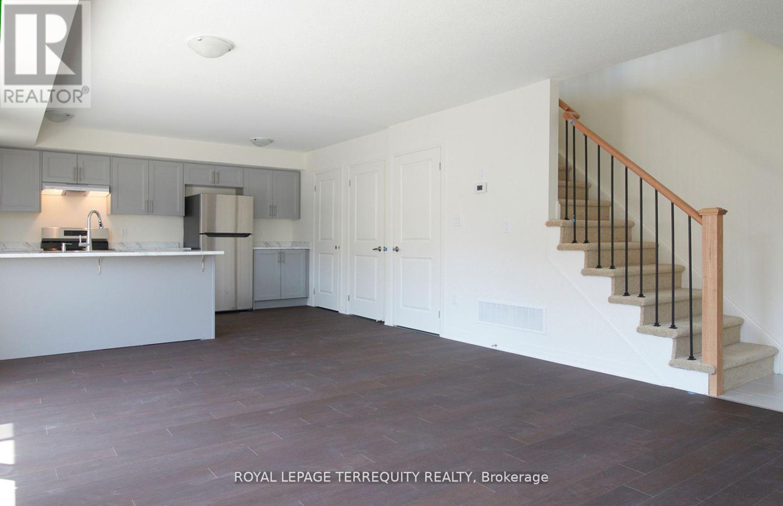 8D Lookout Drive, Clarington, ON - Indoor Photo Showing Kitchen