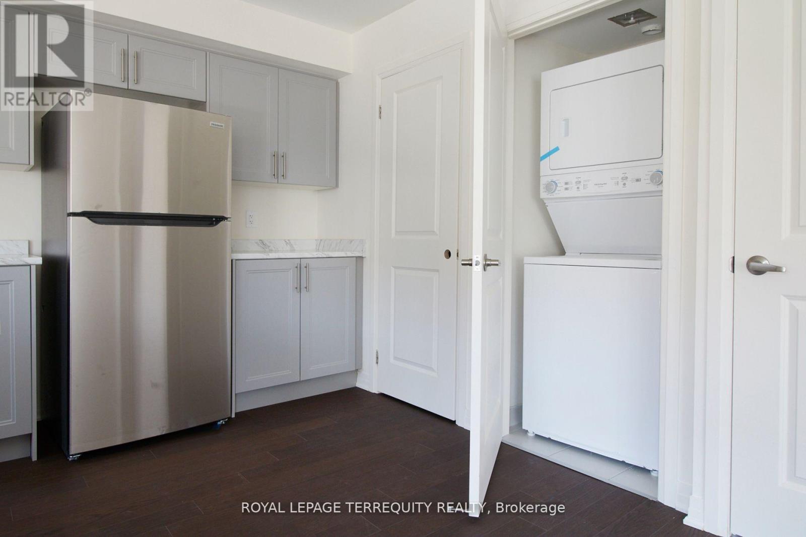 8D Lookout Drive, Clarington, ON - Indoor Photo Showing Laundry Room