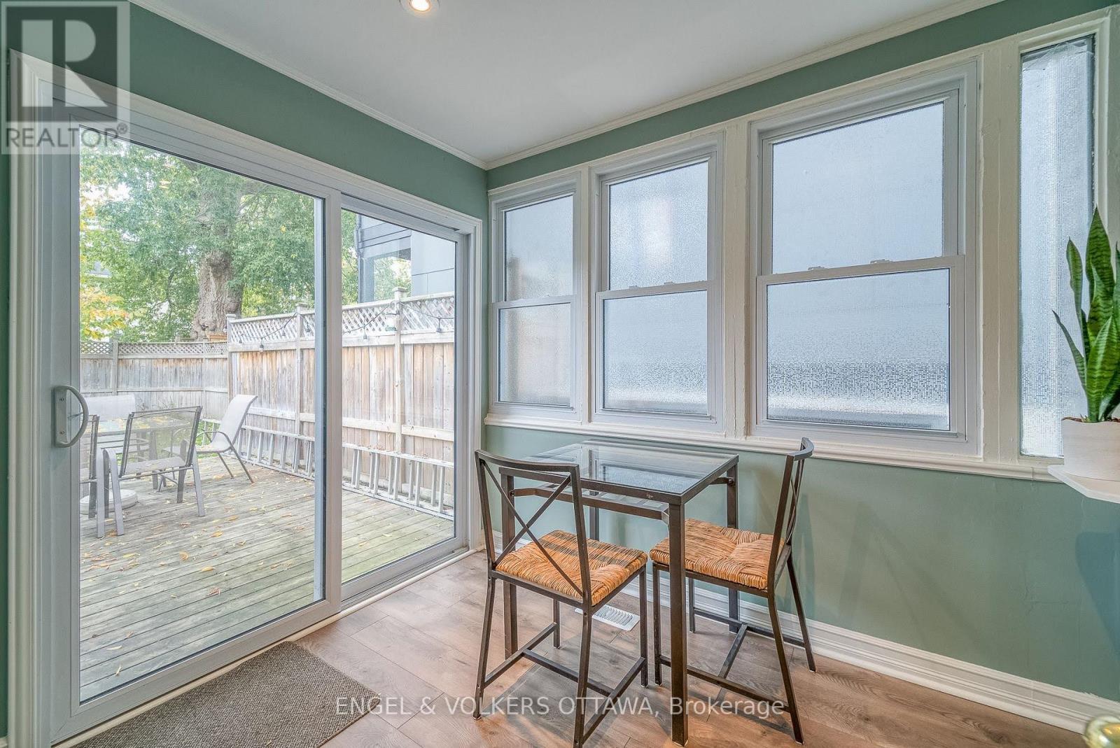 379 Madison Avenue, Ottawa, ON - Indoor