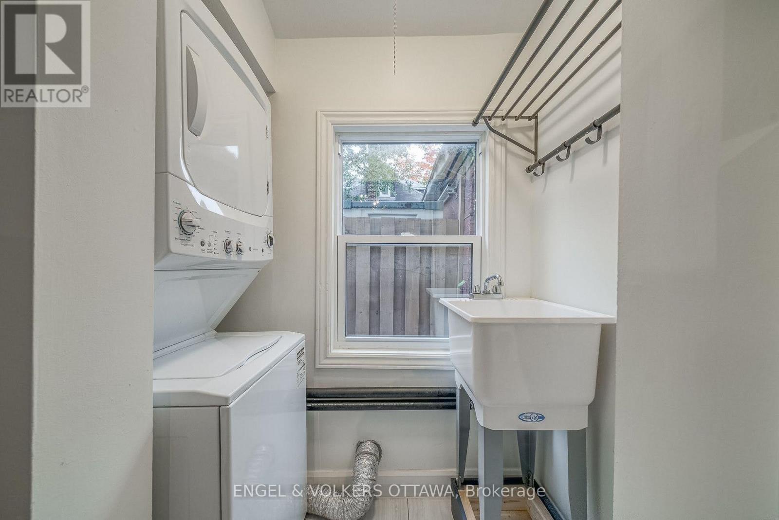 379 Madison Avenue, Ottawa, ON - Indoor Photo Showing Laundry Room