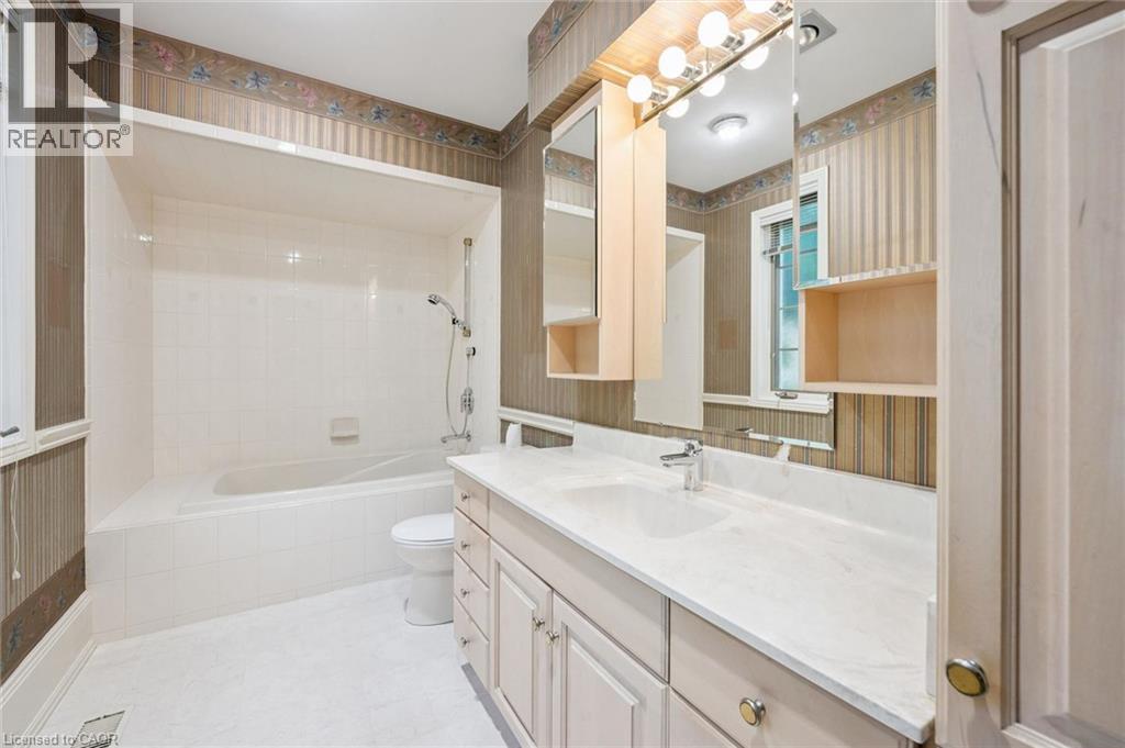 138 Appleby Place, Burlington, ON - Indoor Photo Showing Bathroom
