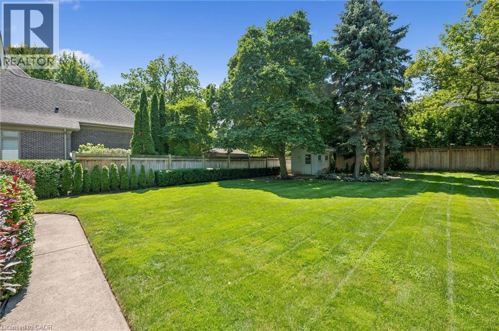 138 Appleby Place, Burlington, ON - Outdoor With Backyard