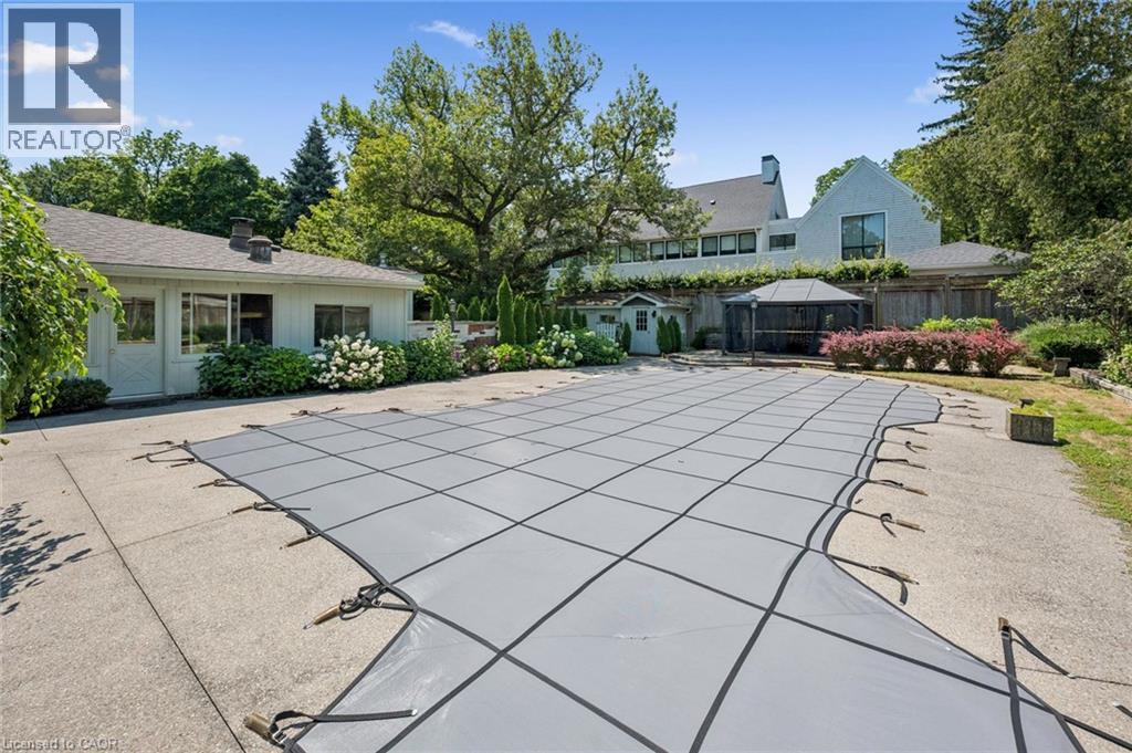 138 Appleby Place, Burlington, ON - Outdoor With In Ground Pool