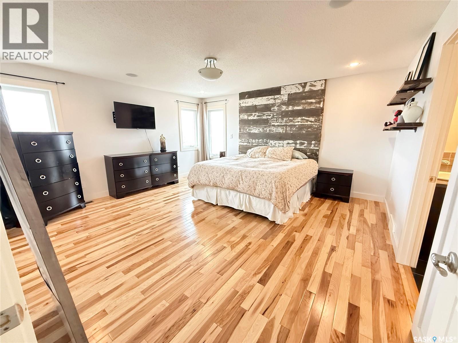 505 Brown Crescent, Weyburn, SK - Indoor Photo Showing Bedroom