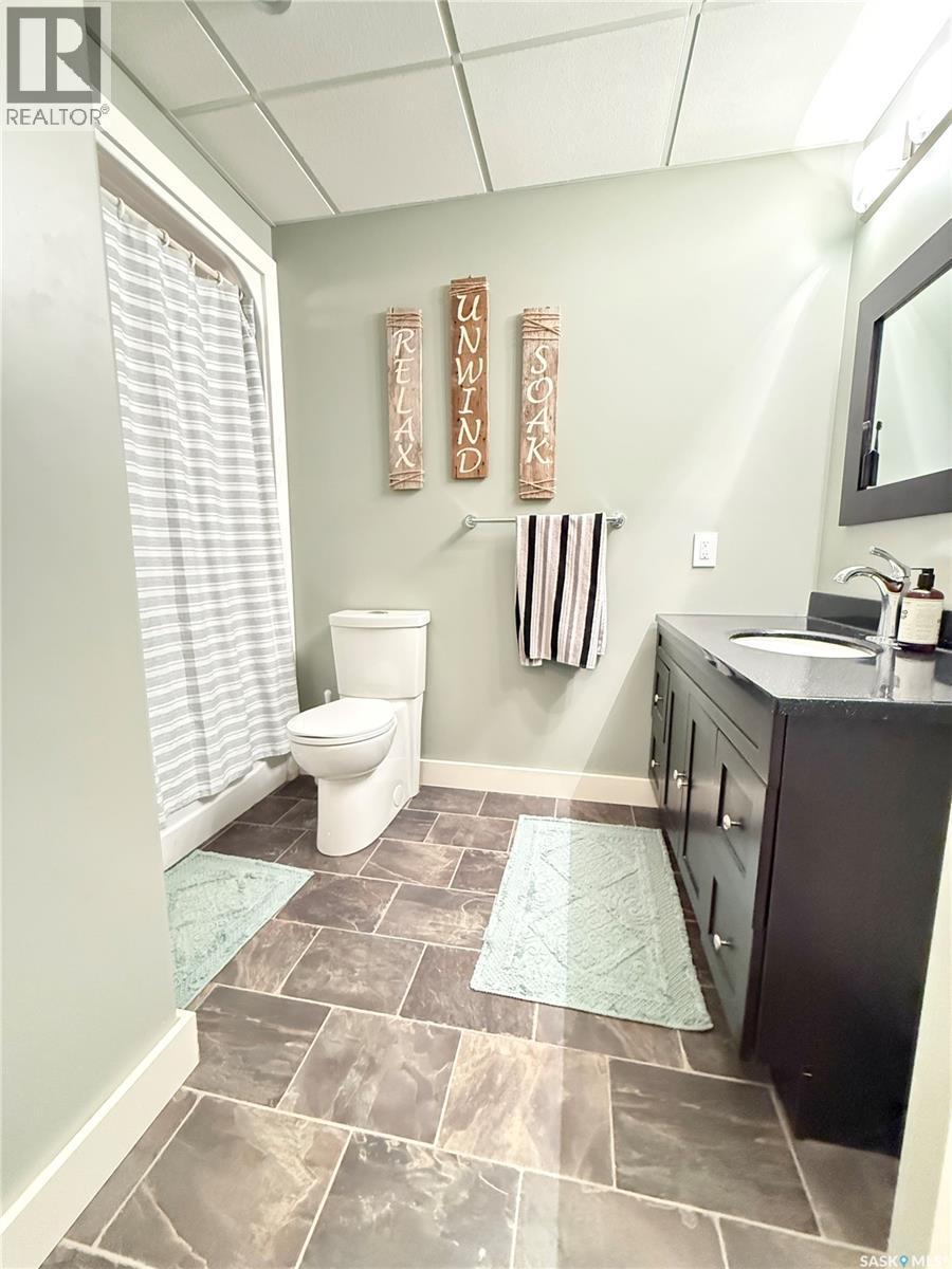 505 Brown Crescent, Weyburn, SK - Indoor Photo Showing Bathroom