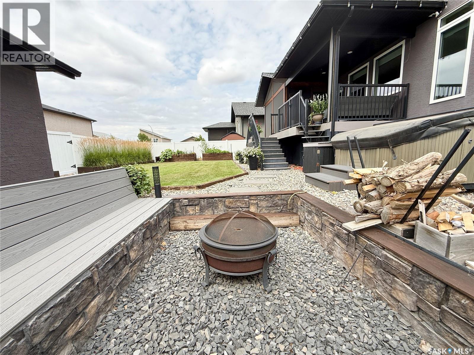 505 Brown Crescent, Weyburn, SK - Outdoor With Exterior