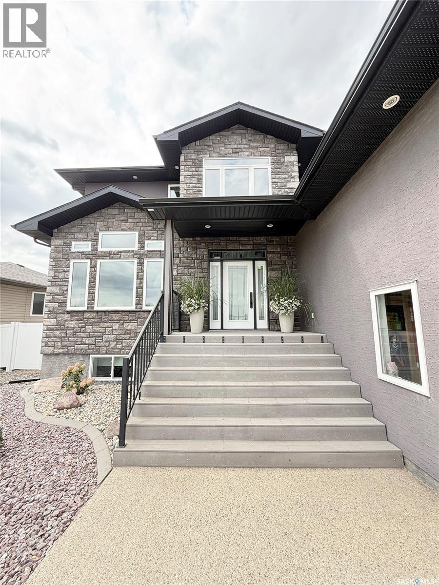 505 Brown Crescent, Weyburn, SK - Outdoor With Exterior