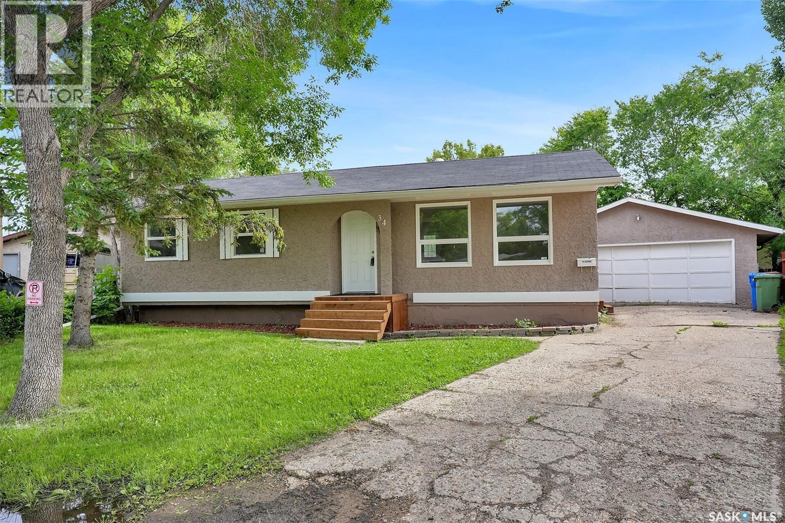 34 Armstrong Bay, Regina, SK - Outdoor