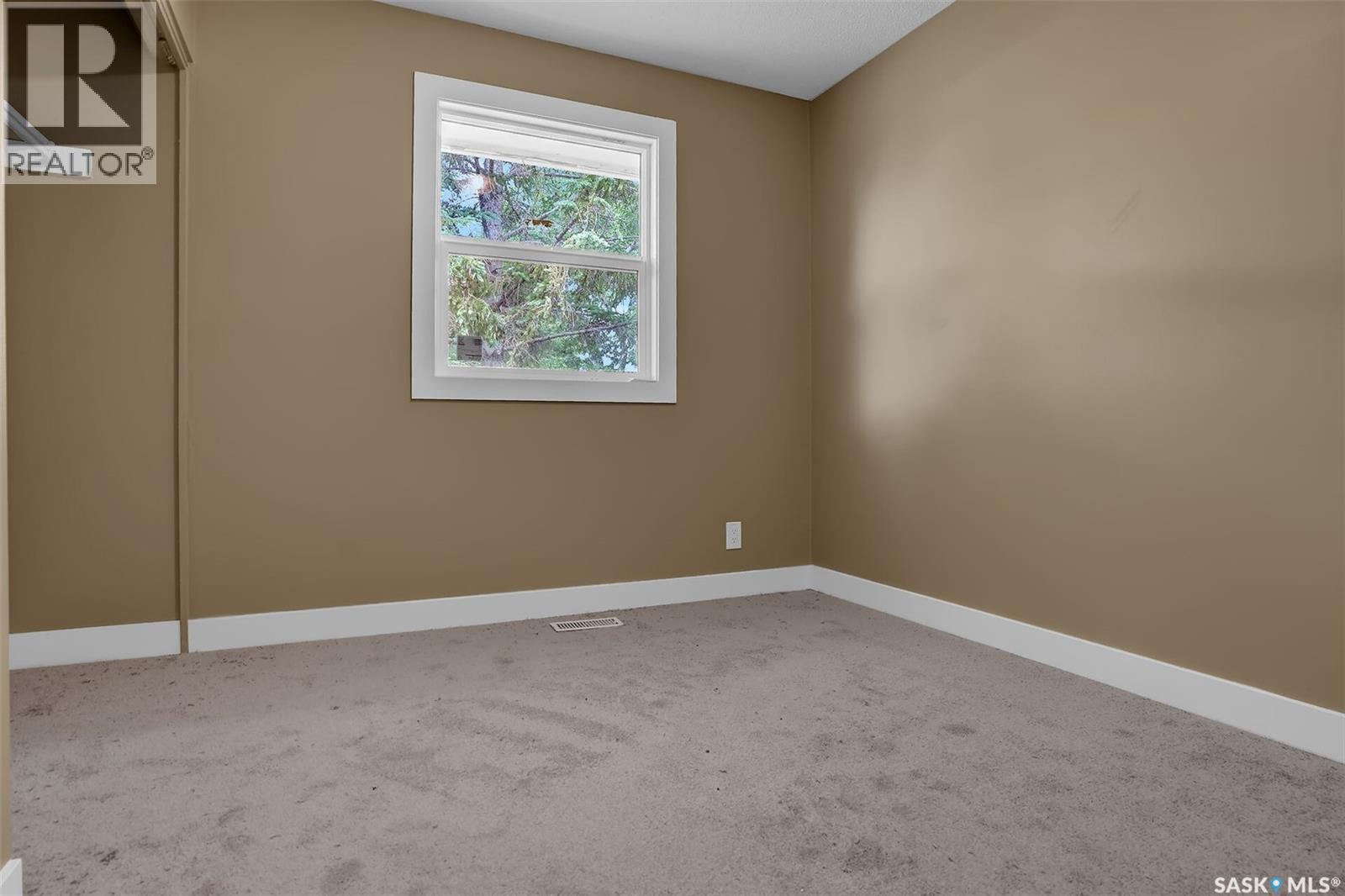 34 Armstrong Bay, Regina, SK - Indoor Photo Showing Other Room