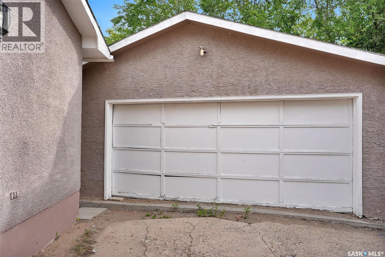 34 Armstrong Bay, Regina, SK - Outdoor With Exterior