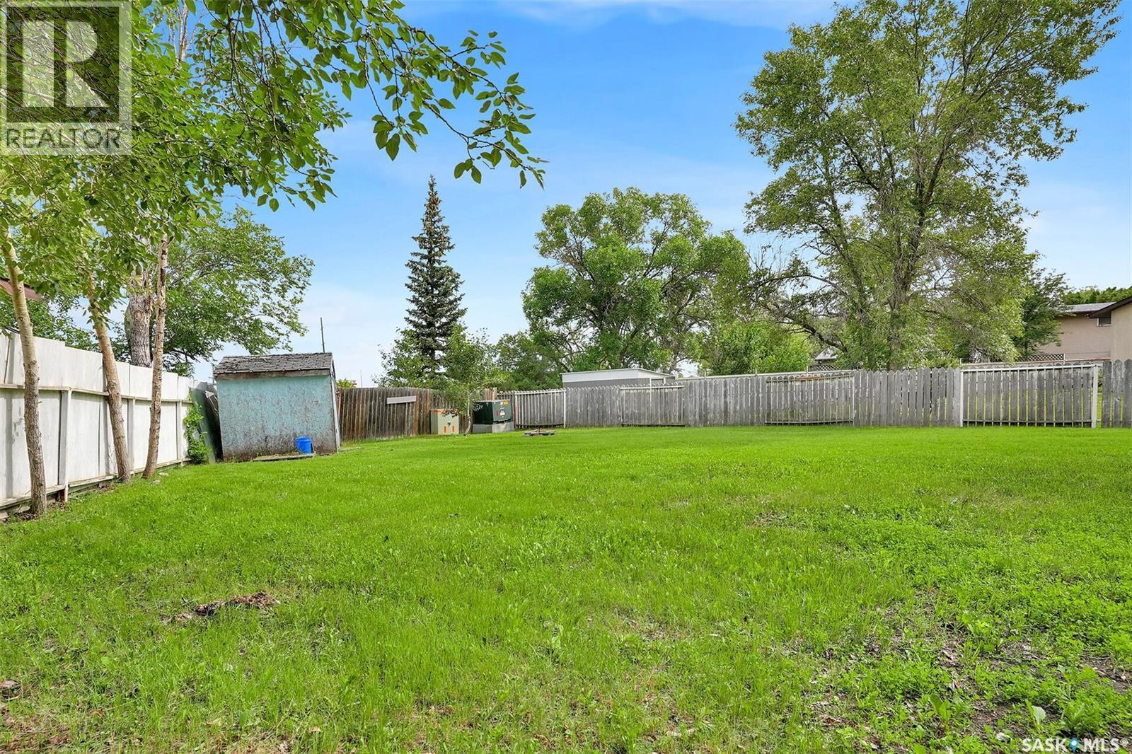 34 Armstrong Bay, Regina, SK - Outdoor With Backyard