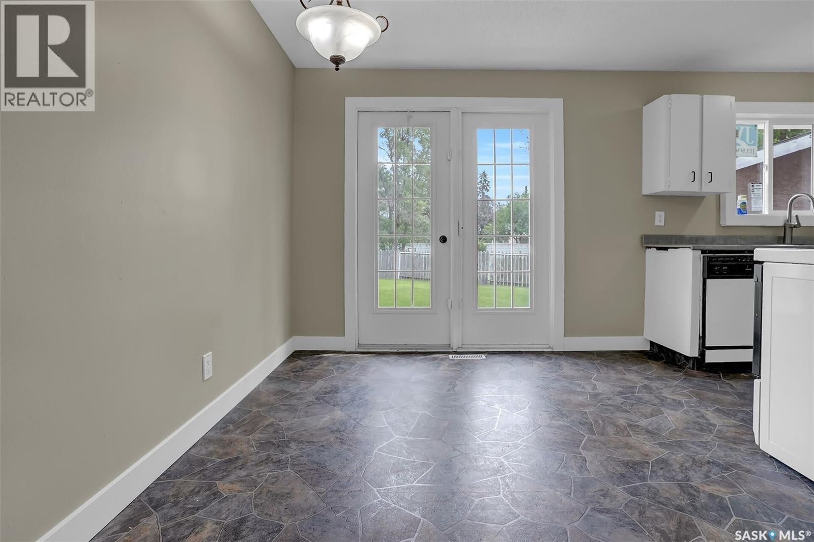 34 Armstrong Bay, Regina, SK - Indoor