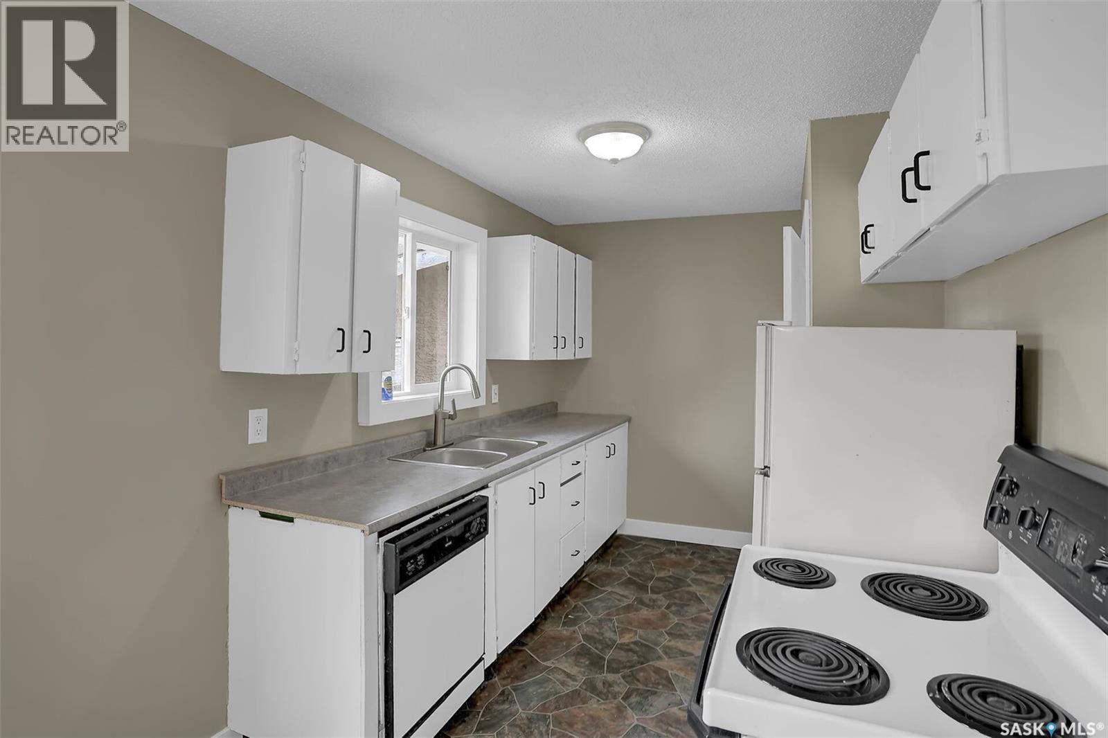 34 Armstrong Bay, Regina, SK - Indoor Photo Showing Kitchen With Double Sink