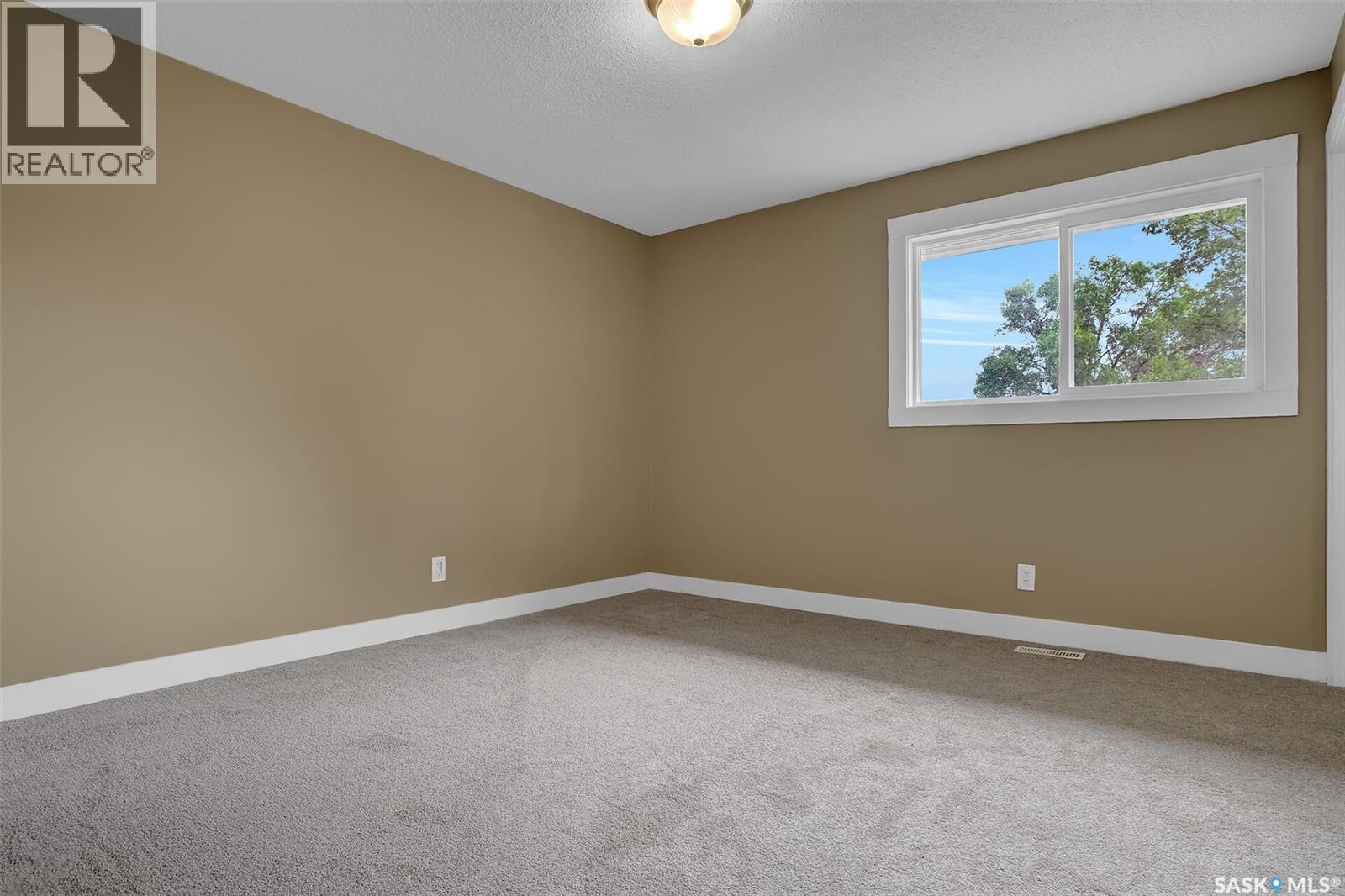 34 Armstrong Bay, Regina, SK - Indoor Photo Showing Other Room