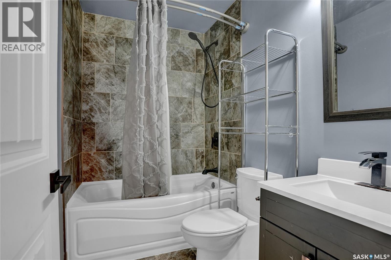 1119 Elgin Avenue, Moose Jaw, SK - Indoor Photo Showing Bathroom