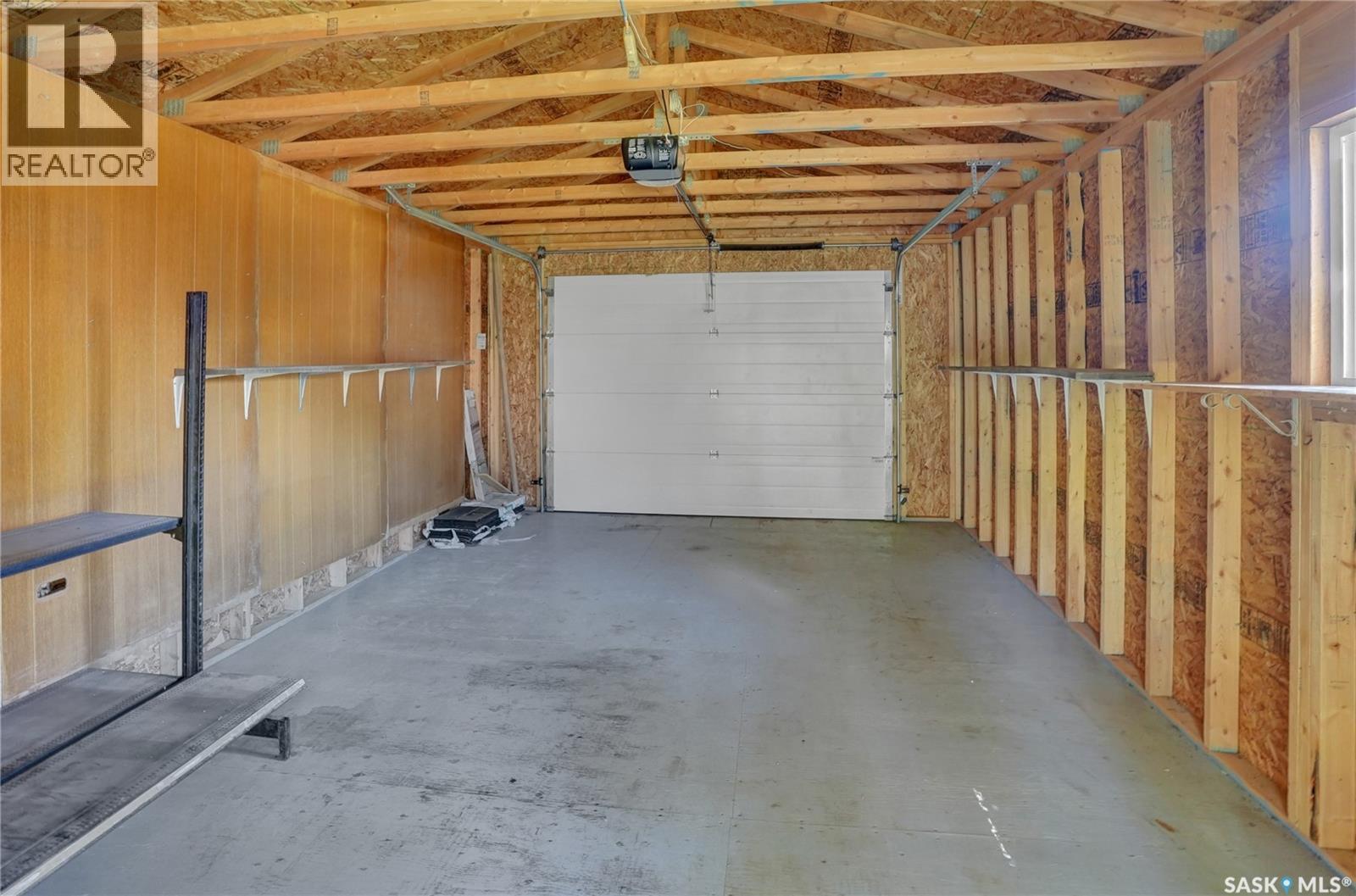 1119 Elgin Avenue, Moose Jaw, SK - Indoor Photo Showing Garage