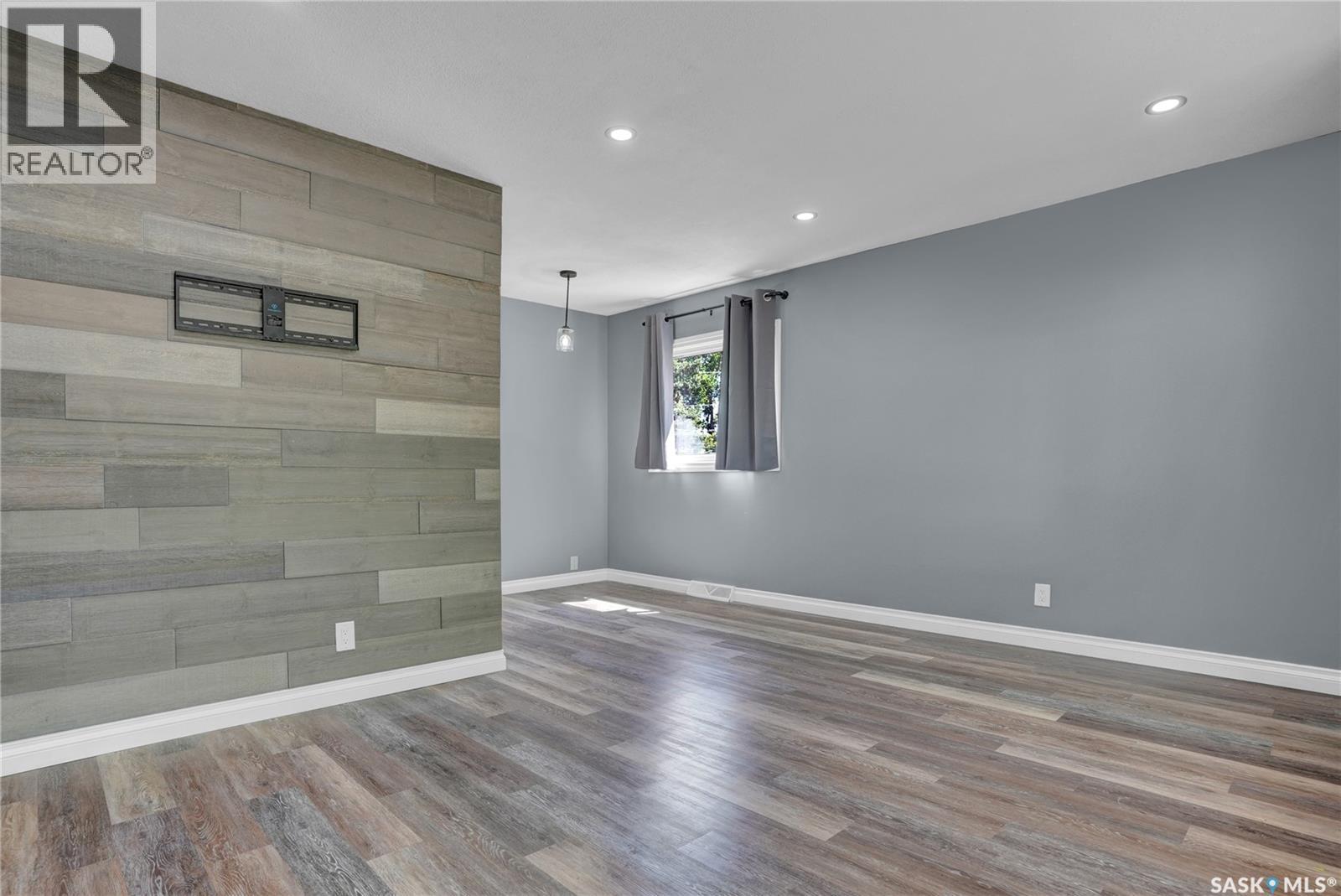 1119 Elgin Avenue, Moose Jaw, SK - Indoor Photo Showing Other Room