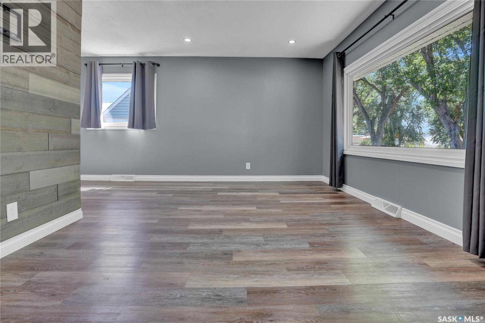 1119 Elgin Avenue, Moose Jaw, SK - Indoor Photo Showing Other Room