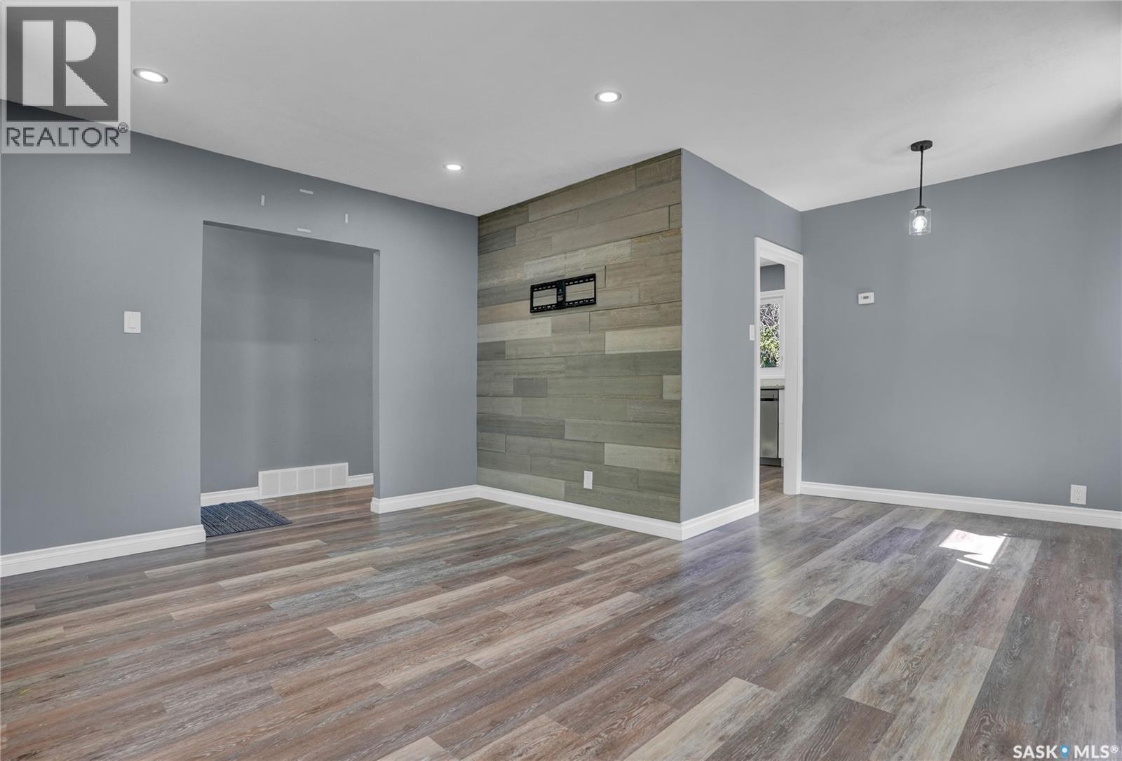 1119 Elgin Avenue, Moose Jaw, SK - Indoor Photo Showing Other Room