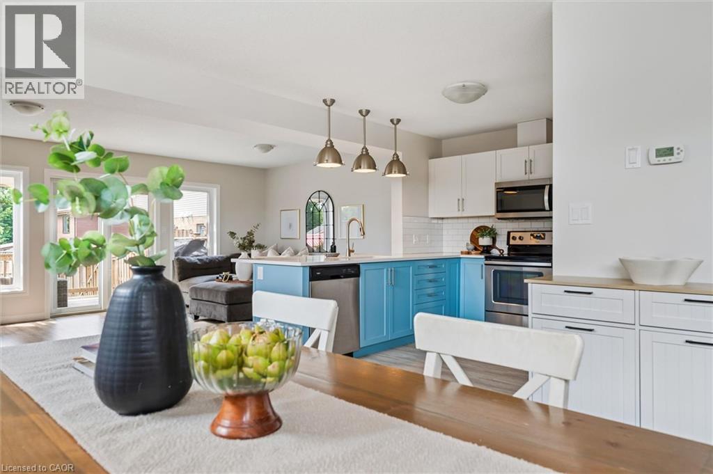 898A Gzowski Street, Fergus, ON - Indoor Photo Showing Kitchen With Upgraded Kitchen