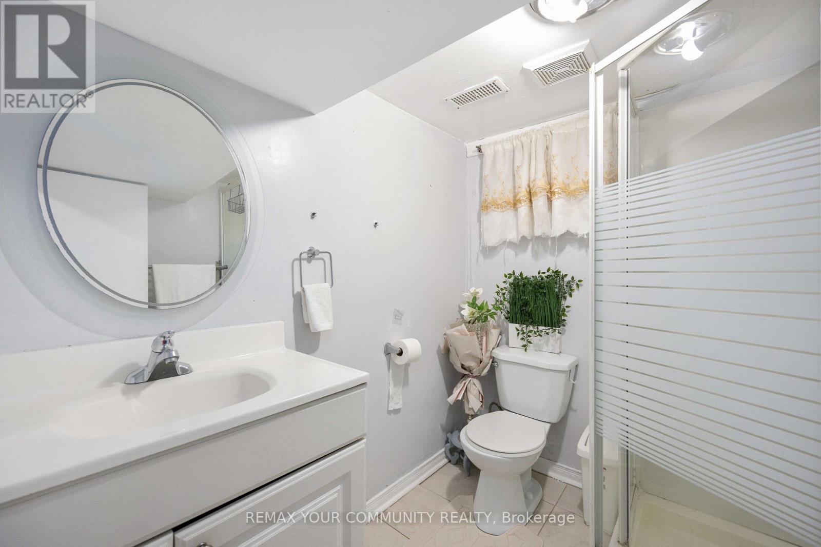 62 Secroft Crescent, Toronto, ON - Indoor Photo Showing Bathroom