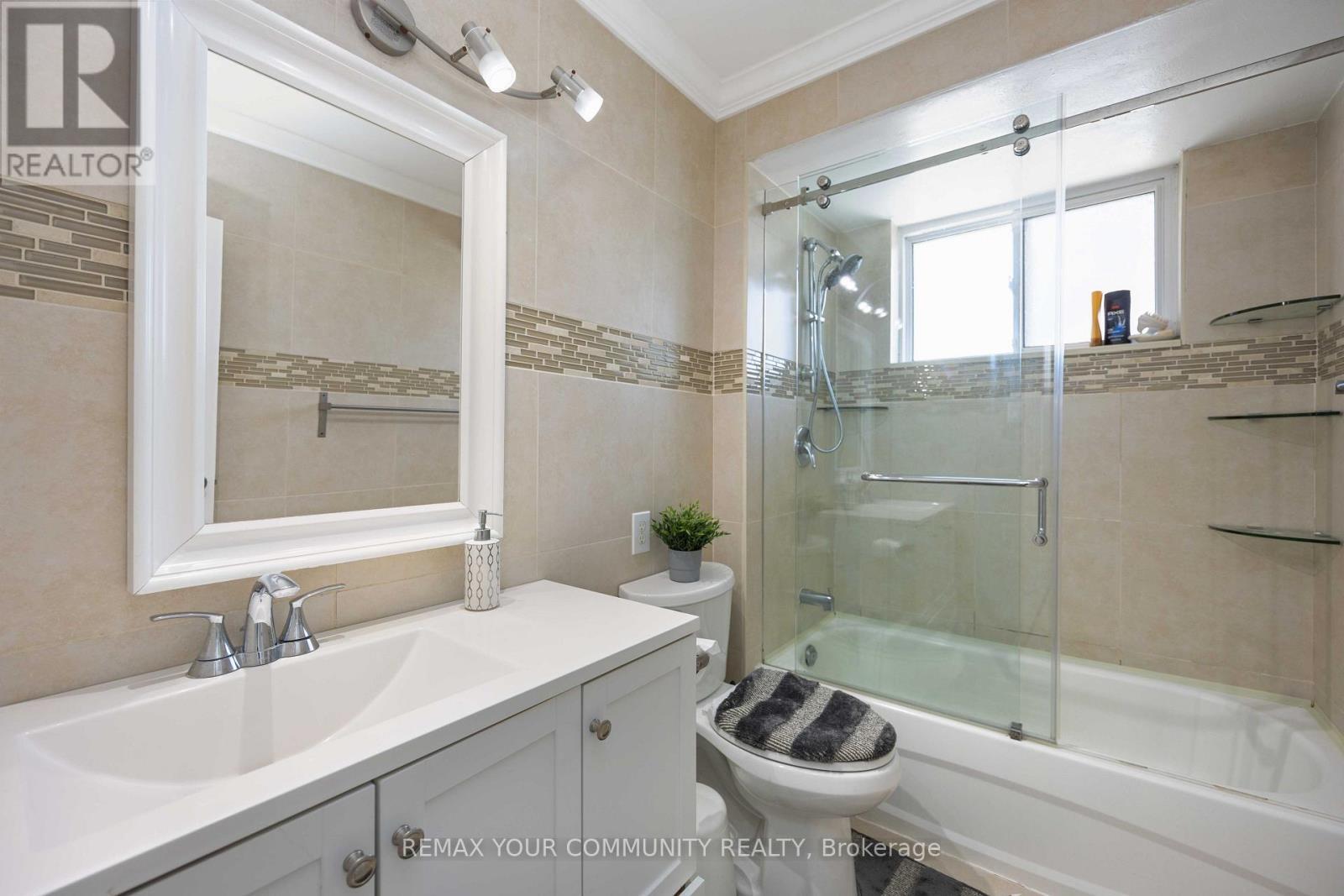 62 Secroft Crescent, Toronto, ON - Indoor Photo Showing Bathroom