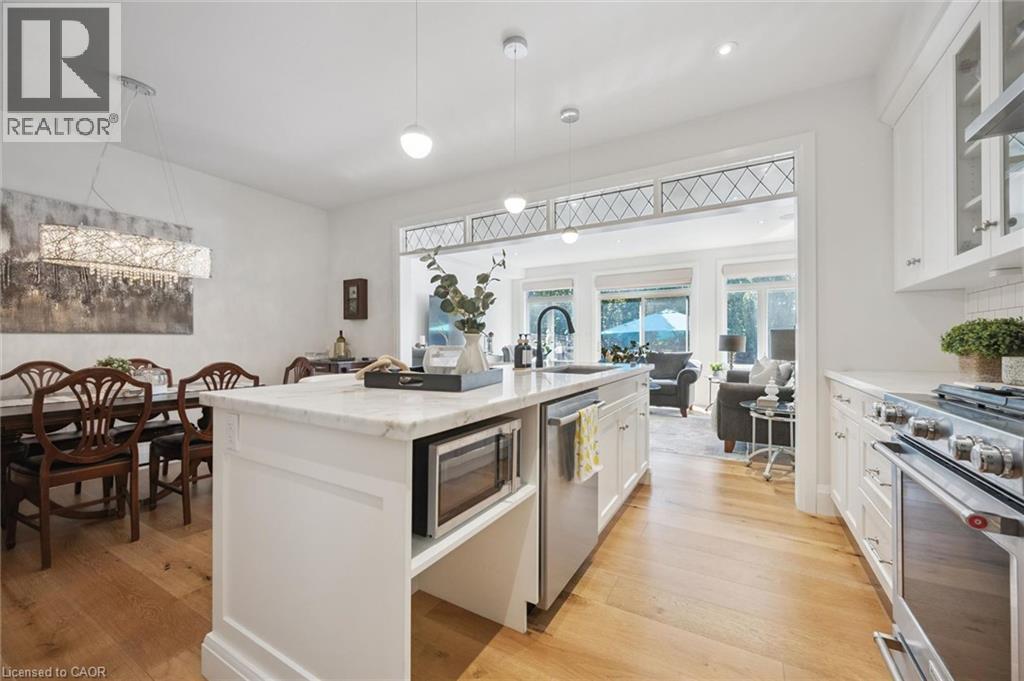 291 Grey Silo Road, Waterloo, ON - Indoor Photo Showing Kitchen With Upgraded Kitchen