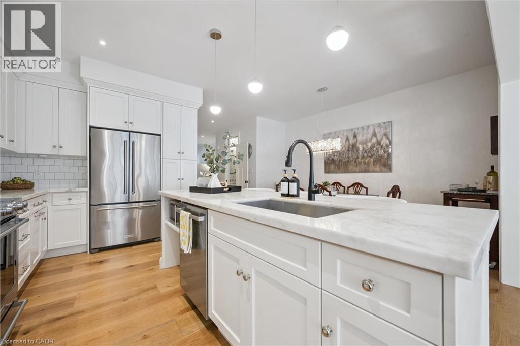 291 Grey Silo Road, Waterloo, ON - Indoor Photo Showing Kitchen With Stainless Steel Kitchen With Upgraded Kitchen